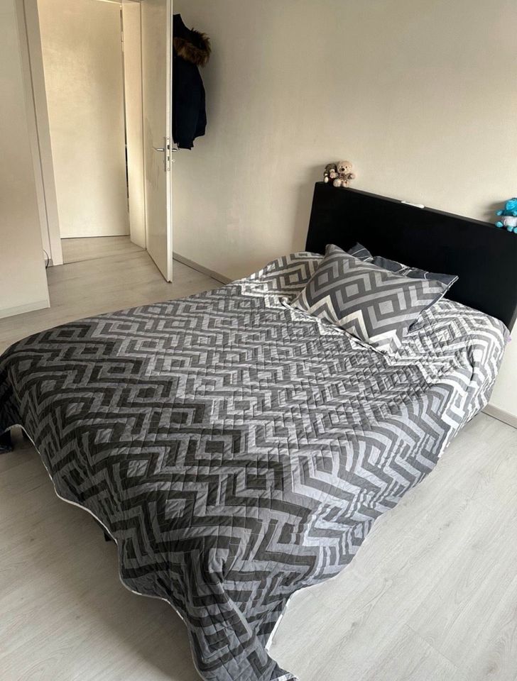 Boxspringbett aus Schwarzen Leder in Langenhagen