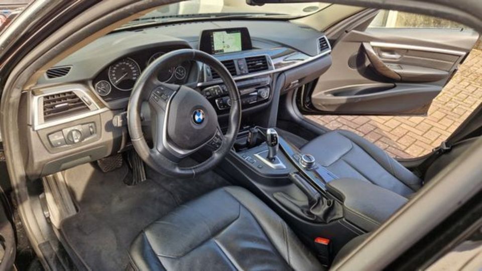 BMW 320d xDrive Touring Luxury Line Autom TOP in Waibstadt