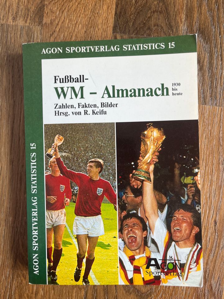 Fußball WEM-Almanach 1930 - 1994 in Berlin