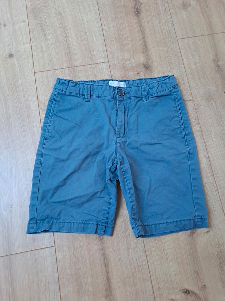 Kurze blaue Hose Gr. 134 in Dresden