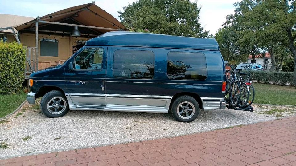 Suche Garage / überdachter Stellplatz für Van, Höhe 2.45m in Nürnberg (Mittelfr)