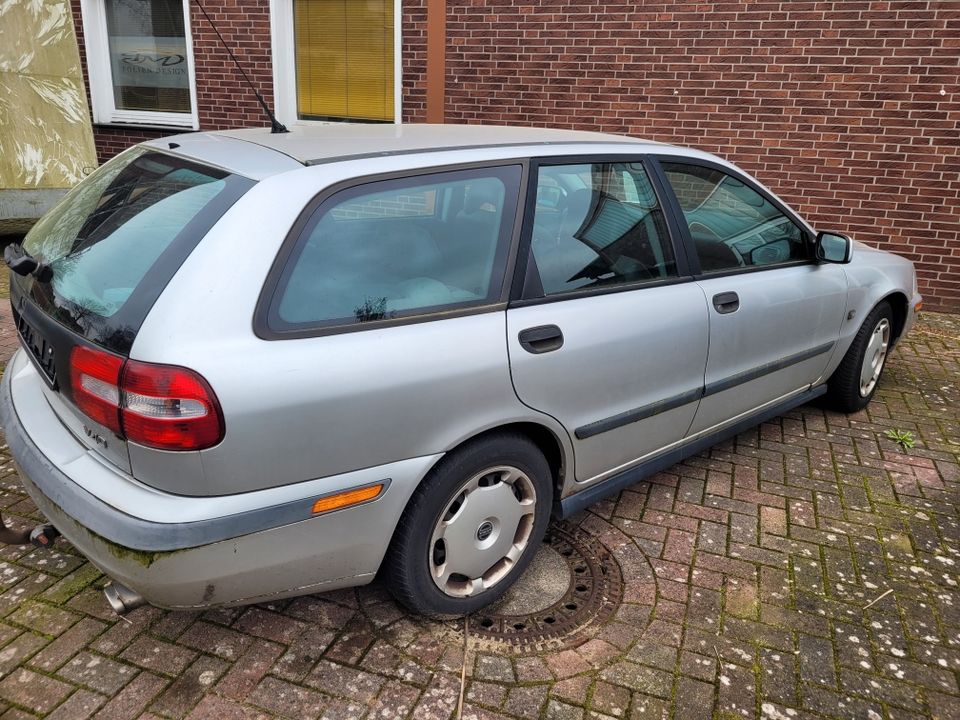 Volvo V40 1,8 / Export / Bastler in Diepholz