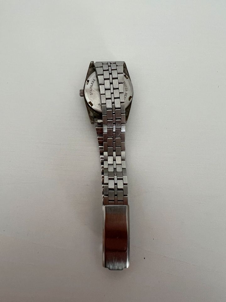 Armbanduhr Damen, wasserresistent, 20 cm Umfang mit Datum in Göttingen