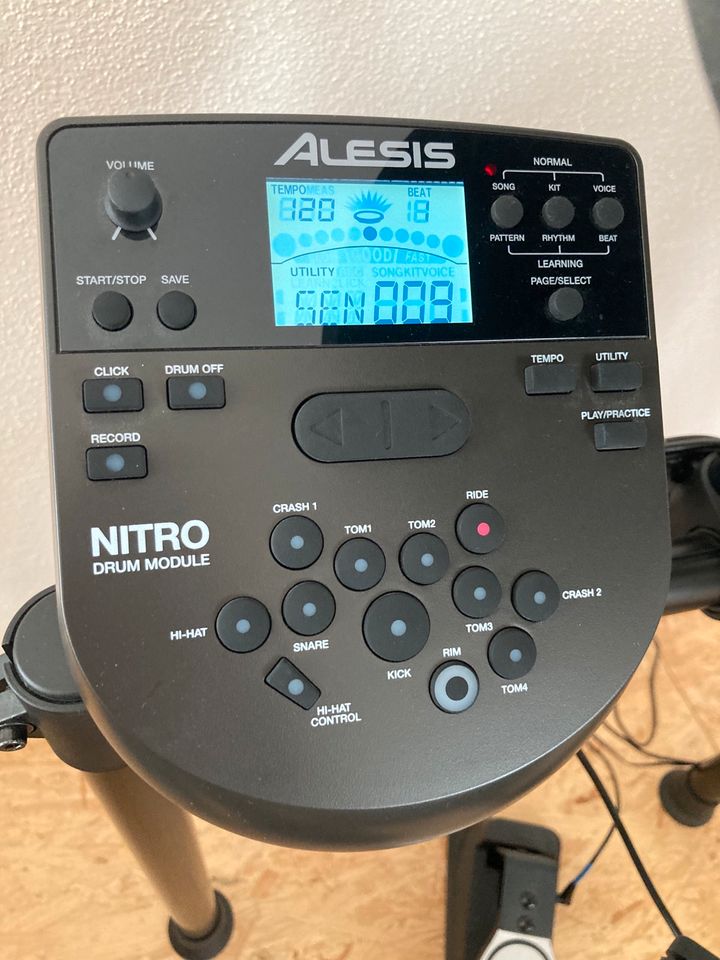 E-Drums ALESIS Nitro Mesh Kit DM7X in Osterhofen