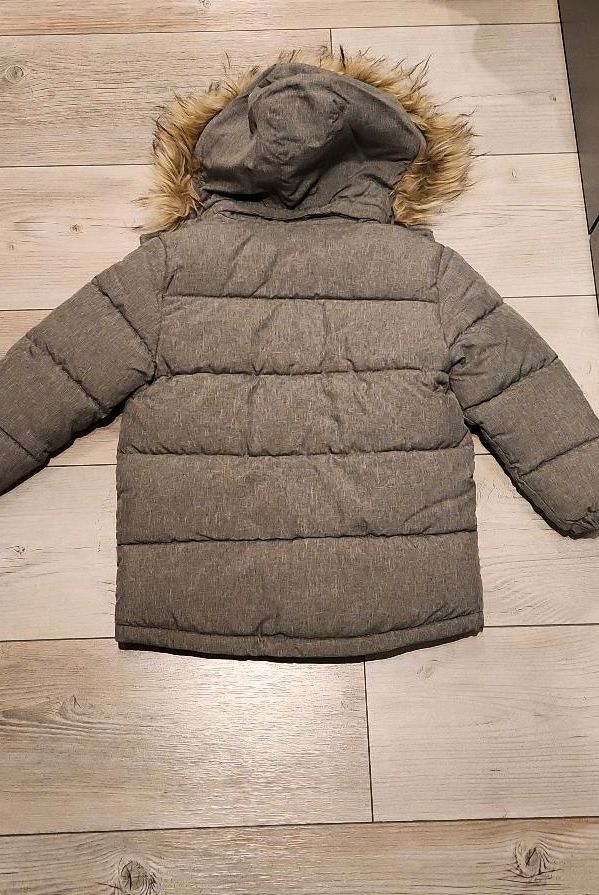 Kinder Winterjacke Jacke Gr. 110 H&M in Frankfurt am Main