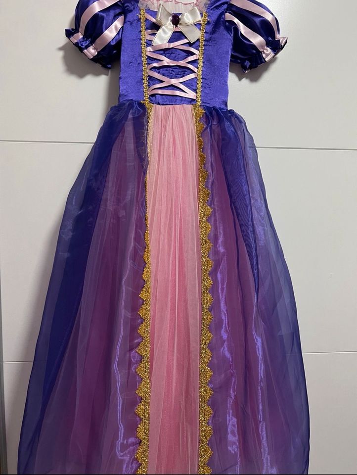 Rapunzel-Kleid für Mädchen in Düsseldorf