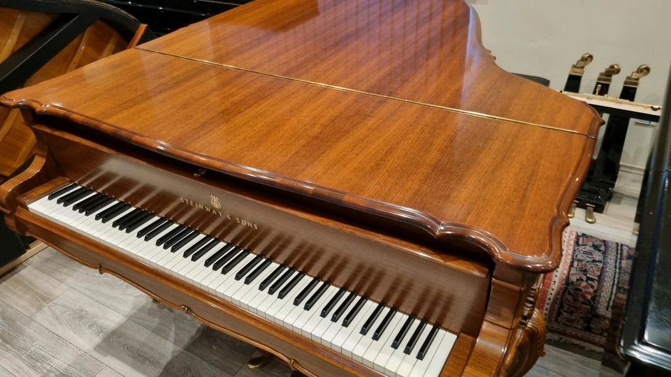 Steinway & Sons Flügel, Modell O-180 Louis XV, Nussbaum, **TOP** in Altendorf