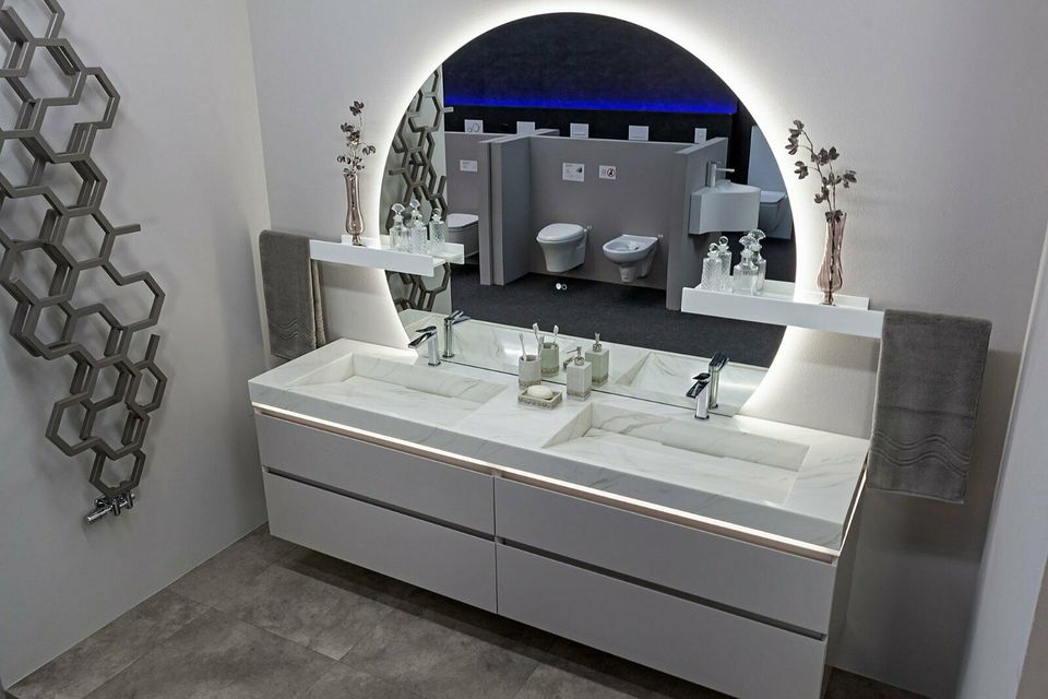 Badmöbel - SOFORT verfügbar - Doppelwaschtisch Badezimmermöbel Marmor Waschtische Waschbecken Badspiegel Spiegelschrank in Bad Essen