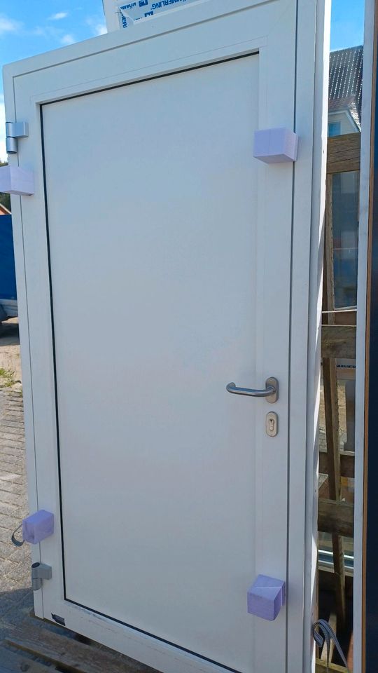 Tür Haustür Eingangstür Aluminium weiß in Osterrade