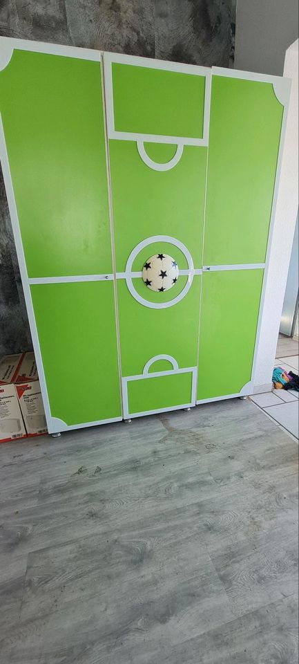 Fußball Kleiderschrank in Helmstedt