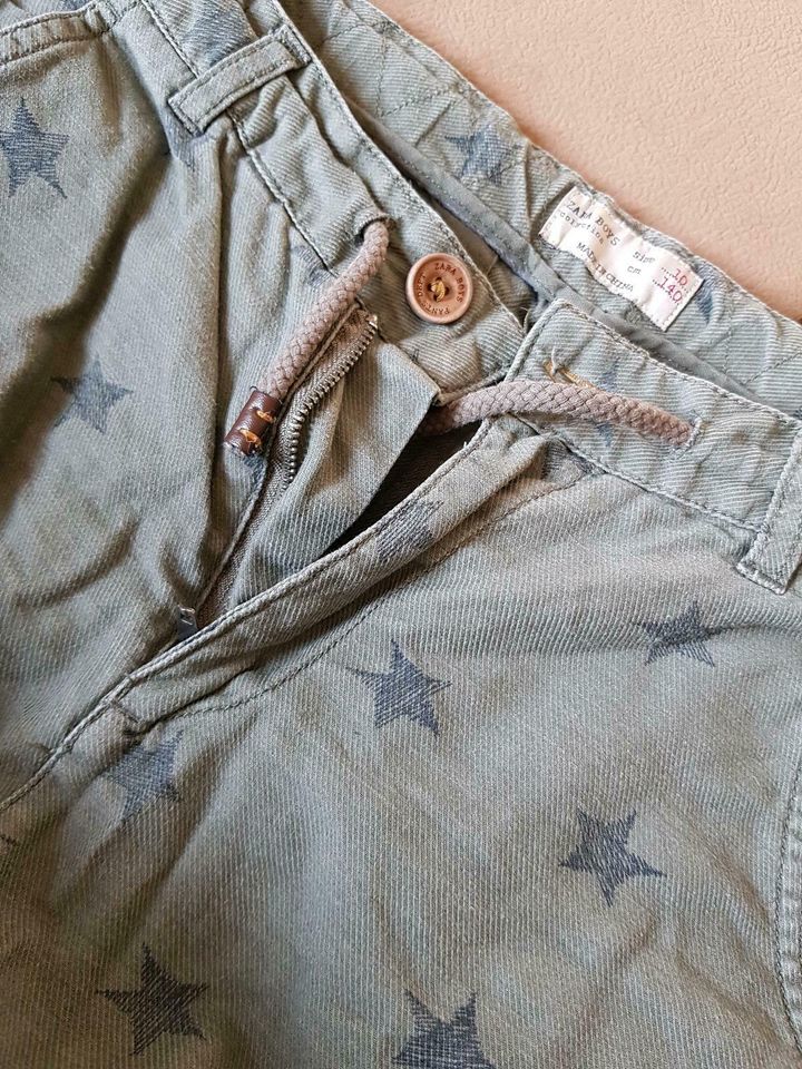 Zara Boys collection Gr. 10 / 140 dunkelgrün / oliv kurze Hose in Neuberend