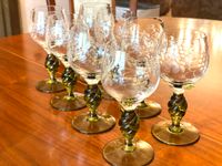8 außergewöhnliche Weingläser mit Schliff & Wein-Ornamenten Bayern - Üchtelhausen Vorschau