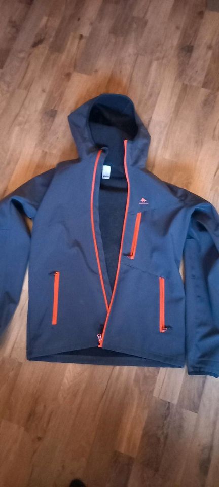 Softshelljacke Decathlon neu in Osterholz-Scharmbeck