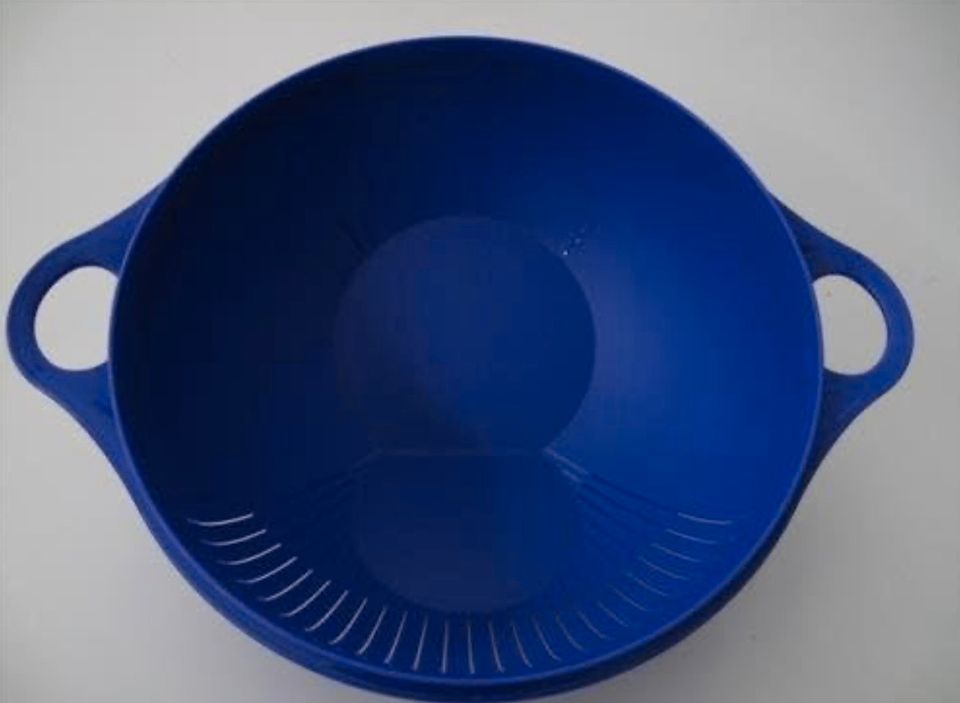 Tupperware Rührschüssel Maximilian 3,75 L, blau, sieb in Kirchberg i. Wald