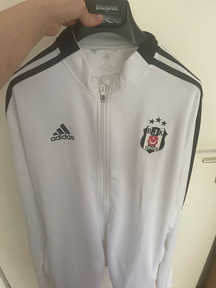 Beşiktaş Jacke in Offenbach