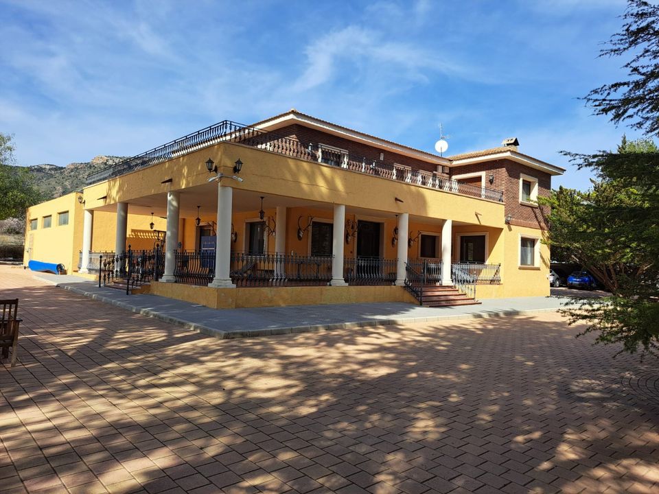 Luxuriöses Landhaus in Salinas (Alicante) mit 3 Wohnzimmern und 6 Schlafzimmern, Pool mit Jacuzzi, Tennisplatz und Garage, nur 40 Minuten vom Strand, Costa Blanca / Spanien in Oyten