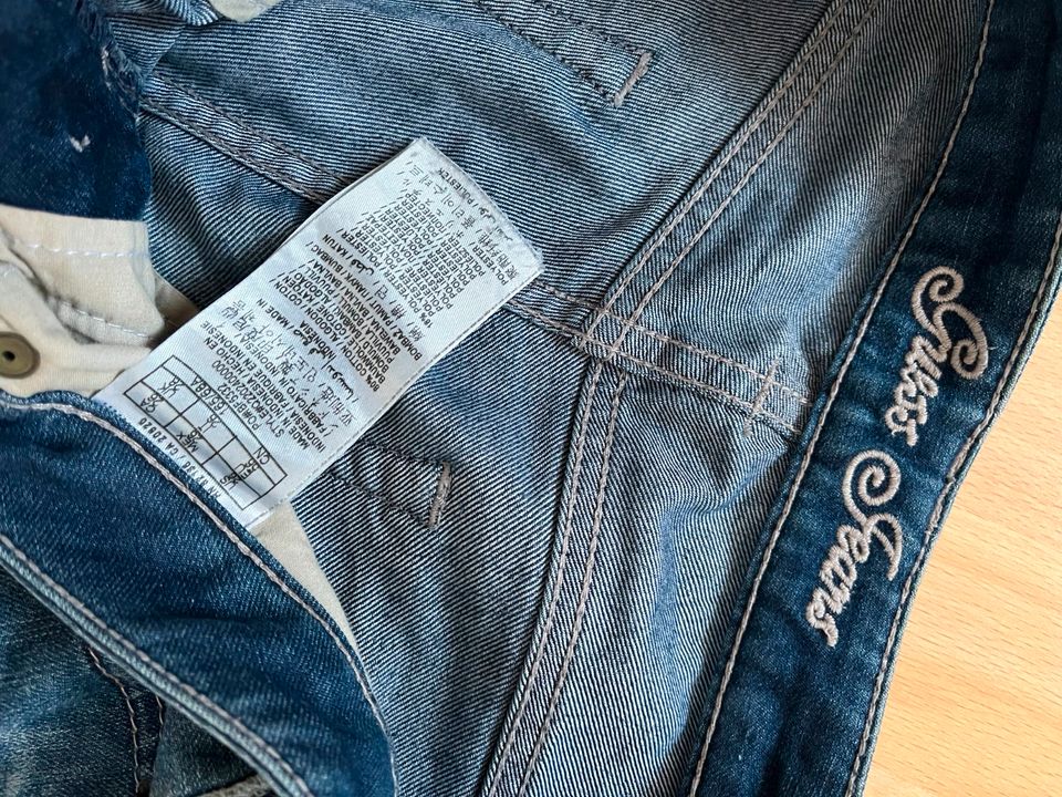 Jeans von Guess Gr ~27 in Frankfurt am Main