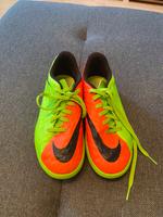 Nike Hallenschuhe, Fußballschuhe Größe 38,5 Bayern - St. Georgen bei Traunreut Vorschau