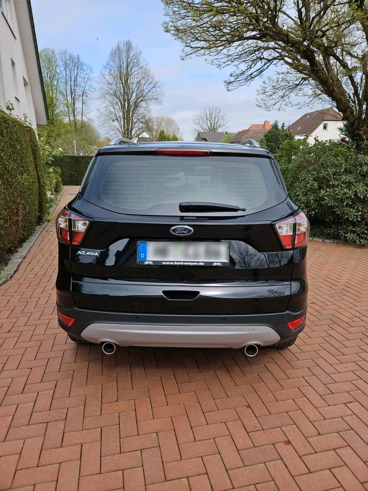 FORD KUGA IN SCHWARZ in Spenge