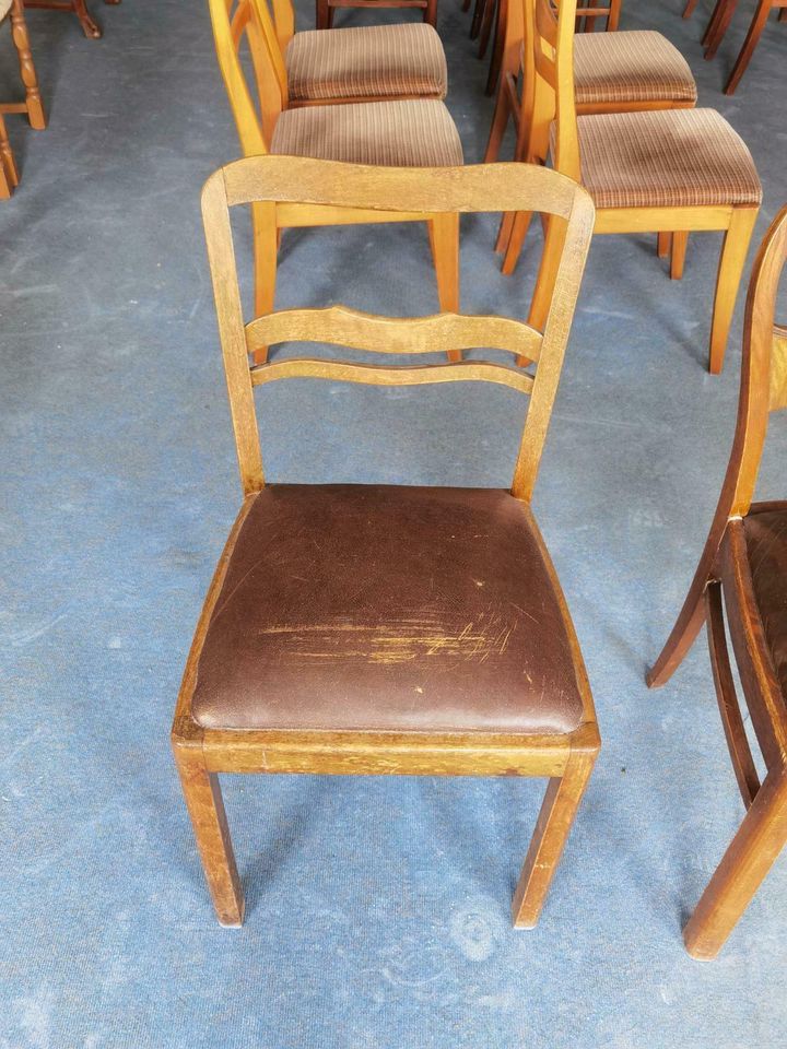 Alte vintage Holz Stühle im stylischer Design in Neubrandenburg