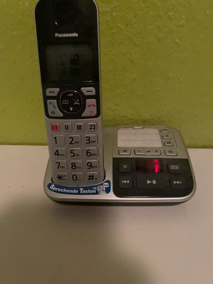 Panasonic Senioren Telefon mit Anrufbeantworter in Eimeldingen
