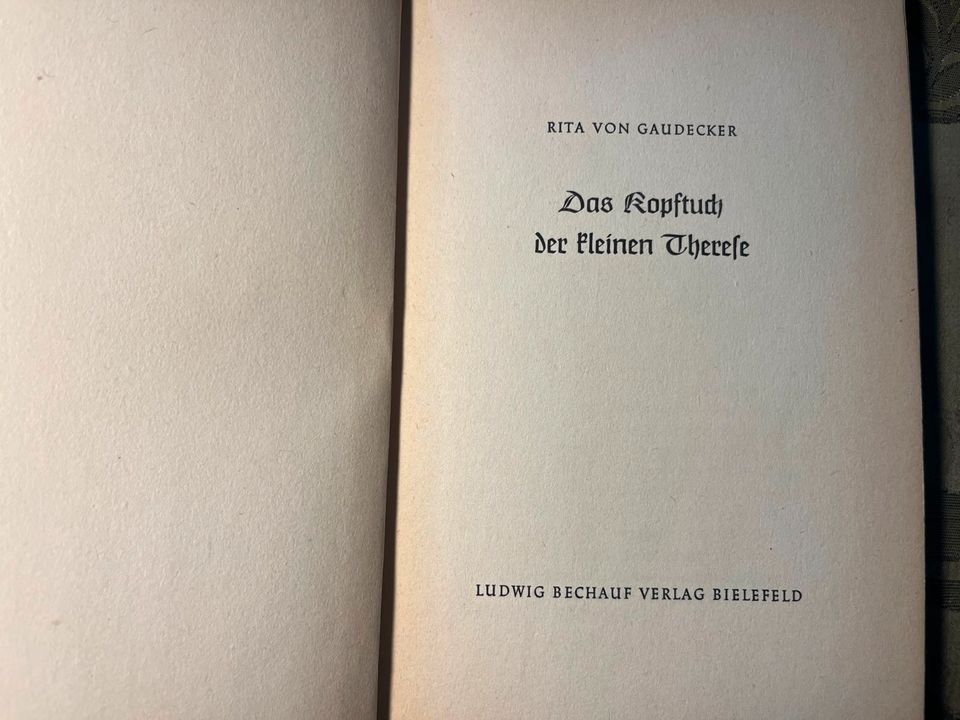 Das Kopftuch der kleinen Therese Rita von Gaudecker in Oberursel (Taunus)