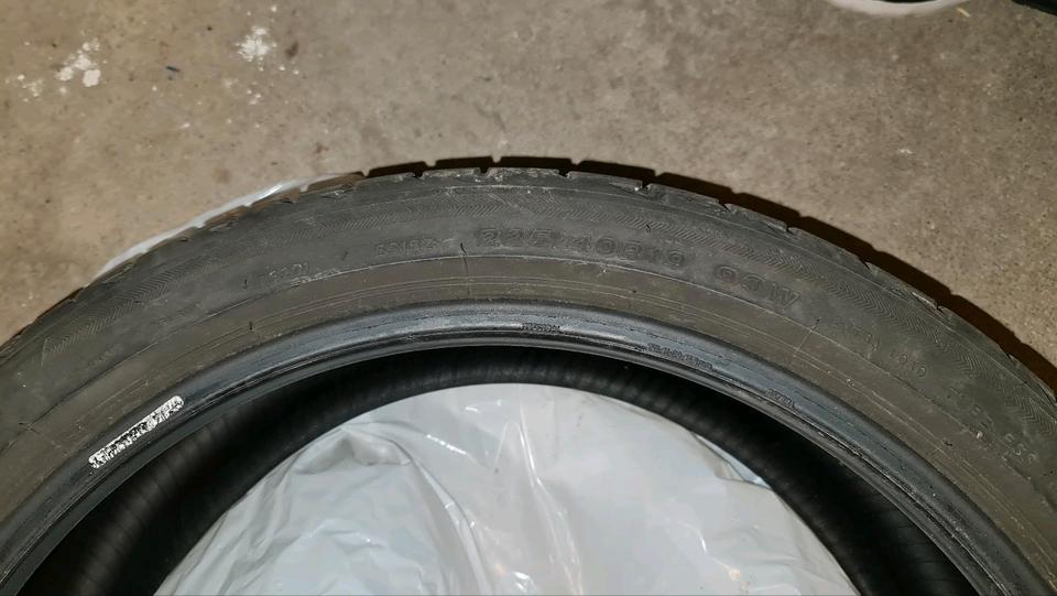 Aktuelle gebrauchte Bridgestone Sommerreifen 225/40 R19 93W XL in Berlin