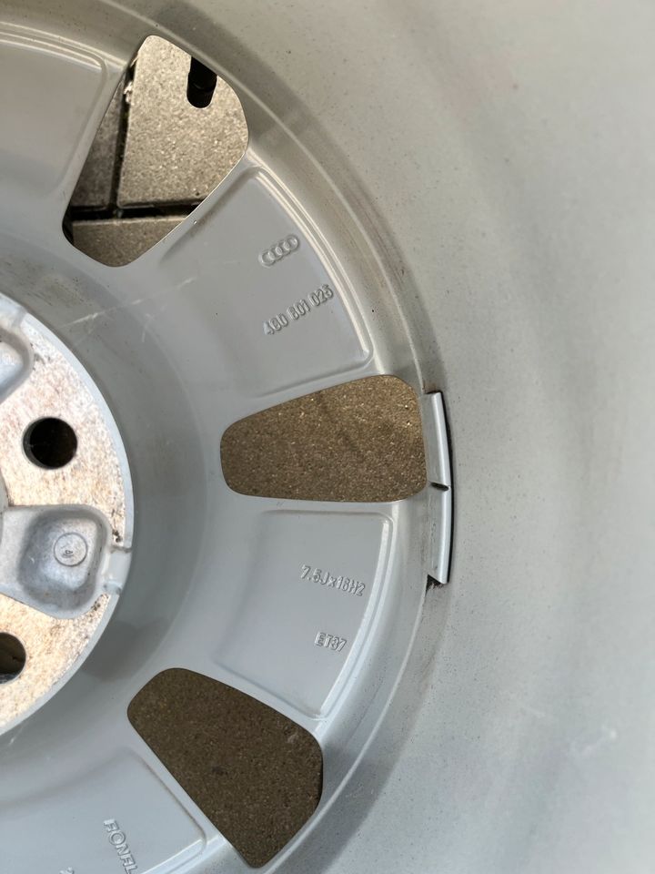 AUDI 16 Zoll Alufelgen mit 225/60R16 Sommerreifen in Bisingen