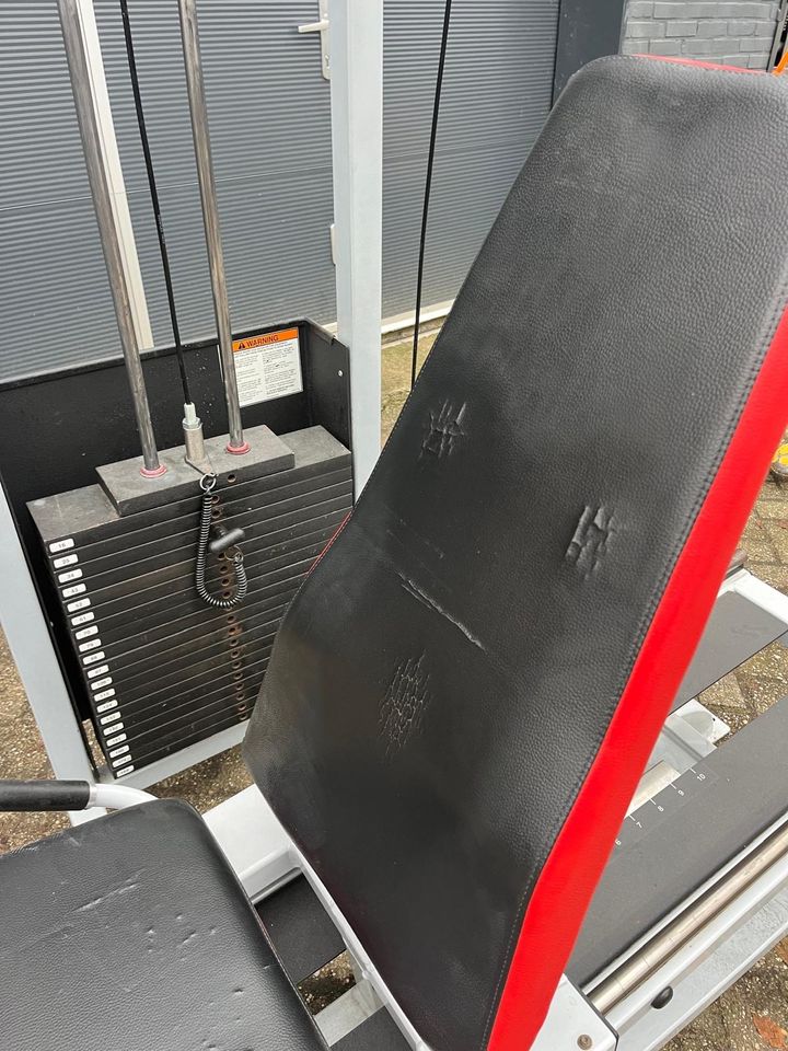 Life Fitness Strength Seated Beinpresse/ Leg press Grey in Bocholt