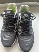 NIKE LAUFSCHUHE AIR ZOOM PEGASUS 33 - GRAU/SCHWARZ/WEISS - GR. 40 Kreis Pinneberg - Schenefeld Vorschau