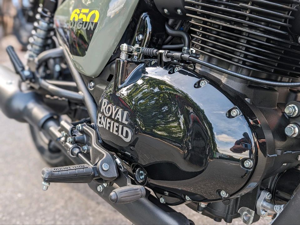 Royal Enfield Shotgun 650 Neufahrzeug in Drill Green in Celle