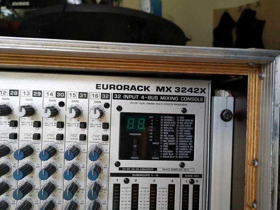 Beringer MX 3242X 16 Kanal, Eurorack 150 Watt in Argenbühl