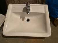 Waschbecken weiß mit Amatur Nordrhein-Westfalen - Viersen Vorschau