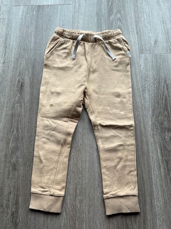 Jogginghosen/Jeans Gr. 104 in Neese