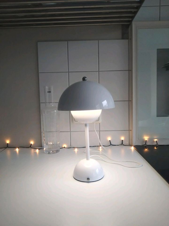 Design Style LED Akku Tischlampe , weiss in Hamburg