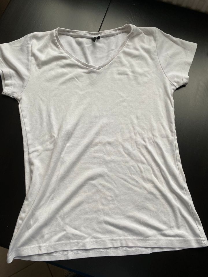 Weißes Basic Shirt in Sünna