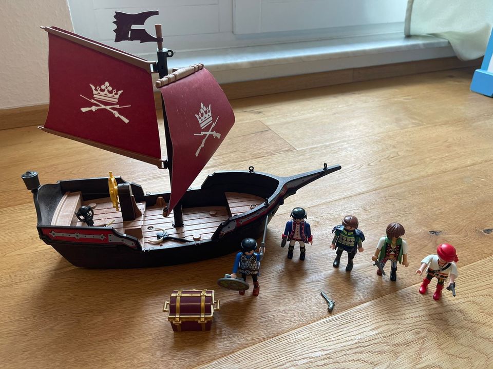 Lego und Piraten Schiff und normaleres Schiff und Turm in Wiesbaden