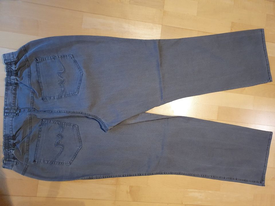 Ulla Popken Jeans grau Gr. 52 in Sankt Wolfgang