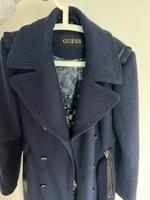Langer GUESS Winter Mantel mit Goldenen Details und Gürtel Niedersachsen - Verden Vorschau