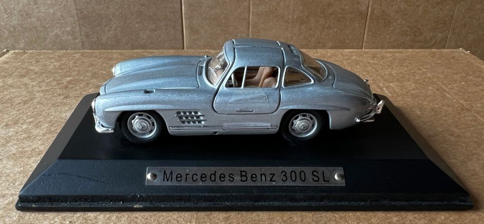 Modell 1:43 Mercedes-Benz 300 SL Coupe (W198) silber Klarsichtbox in Herscheid