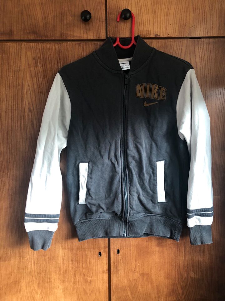 NIKE-College Jacke aus Fleece in Hildesheim