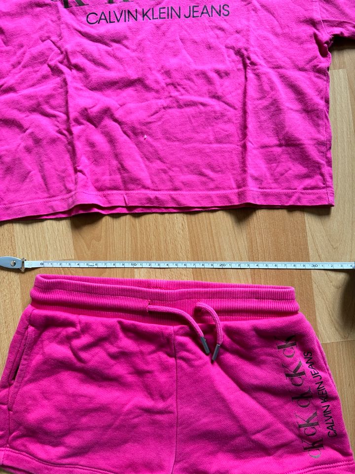 Calvin Klein 3 Tlg. Set Strand Kleid+Shorts+T-Shirt Gr.128 Pink in Düsseldorf