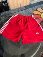 Kurze Hose Adidas Vintage Rot Gr.XL Nordrhein-Westfalen - Remscheid Vorschau