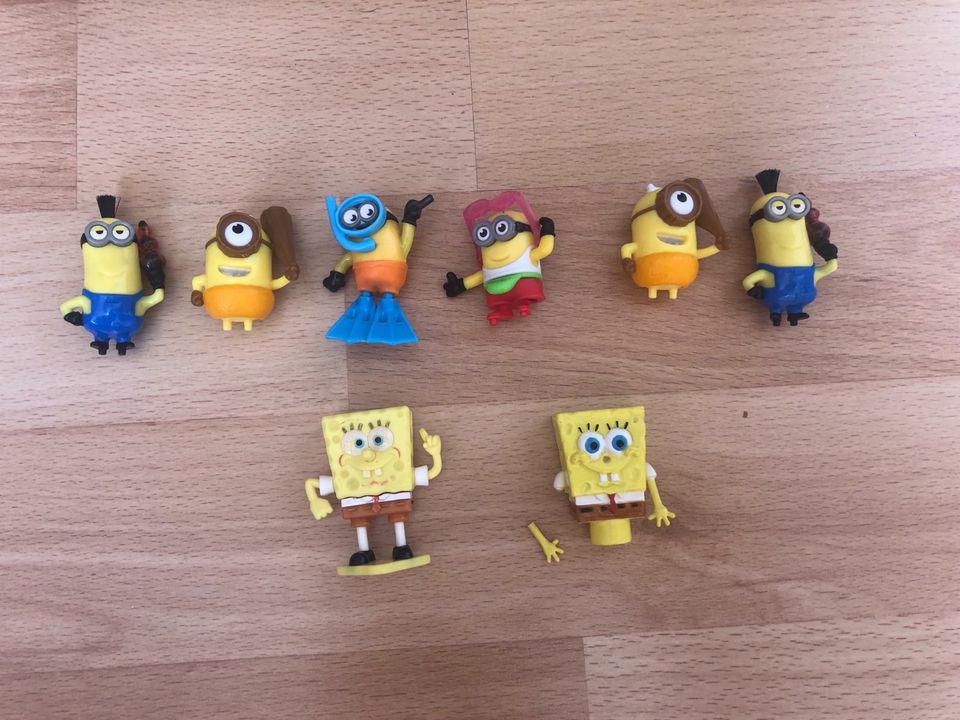 Minions Figuren Kinder Übertaschungsei Sammlung Spongebob 8 Stk. in Gummersbach