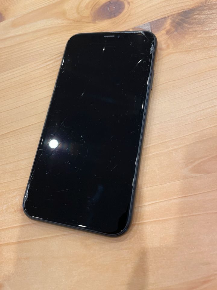 iPhone XR Farbe Schwarz in Gochsheim