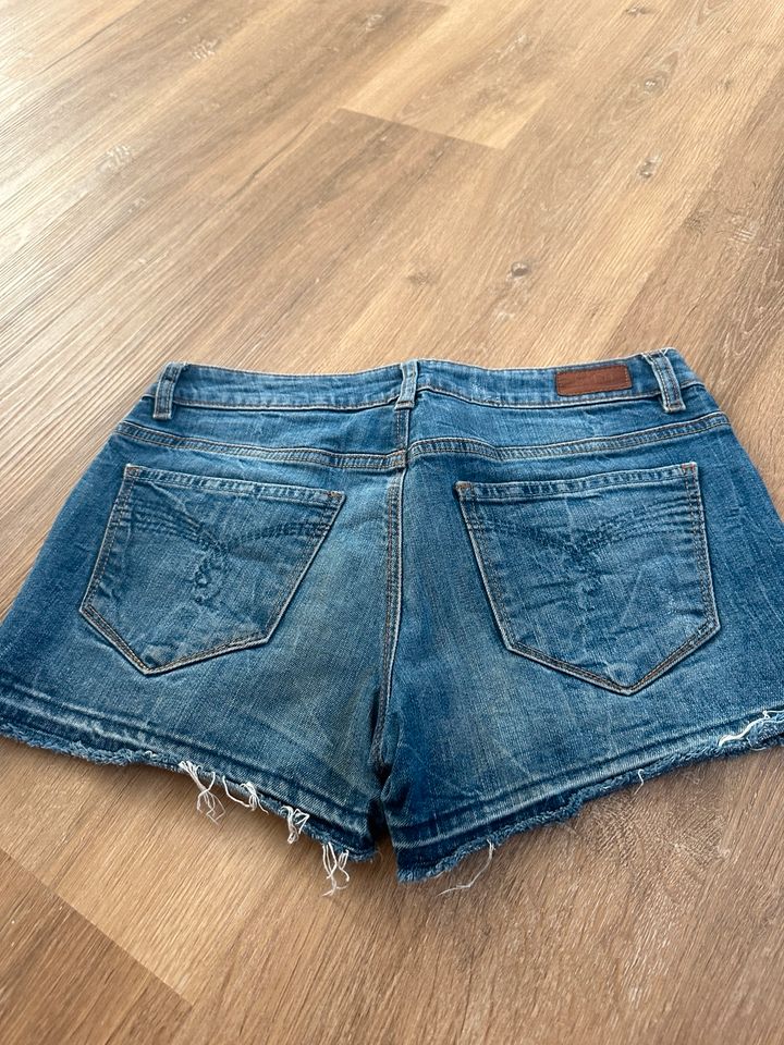 Esprit Shorts blau Jeans 27 36 s Neuwertig in Braderup