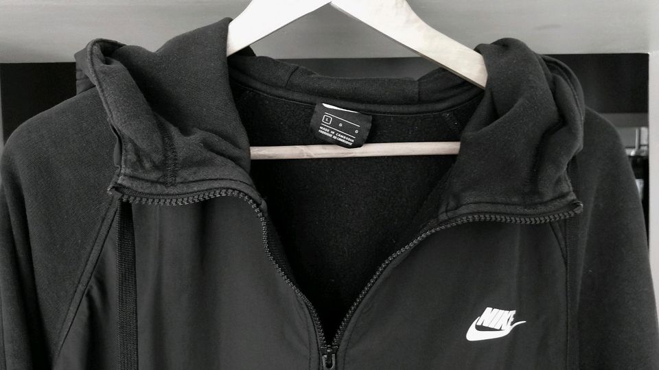 Nike Herren Hoodie L Jacke schwarz weiß Reißverschluss in Buxtehude