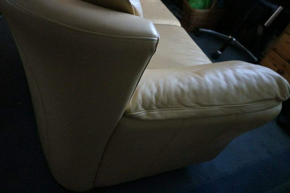 2-Sitzer Couch echt Leder Long Life Sofa maisgelb hochwertig in Uffing