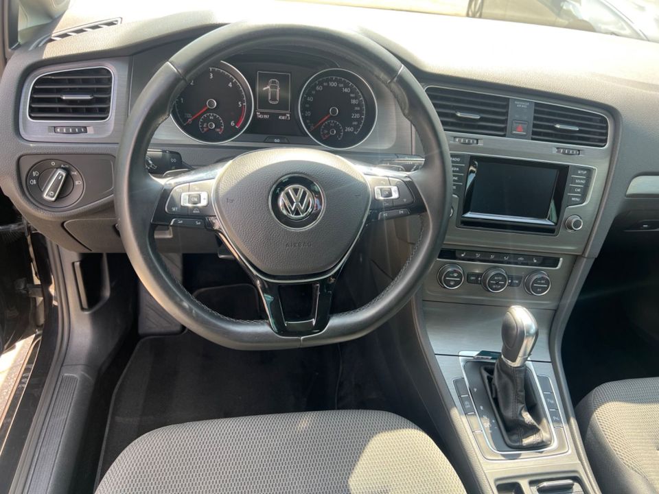Volkswagen Golf 1.6 TDI DSG Comfortline TÜV & Service NEU in Wolfsburg
