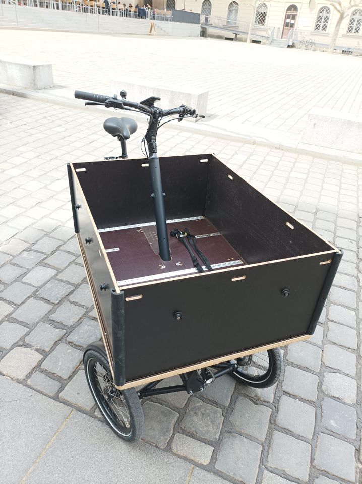 Lastenrad chike e-cargo schwarz - nur 130km gefahren - wie neu in Augsburg